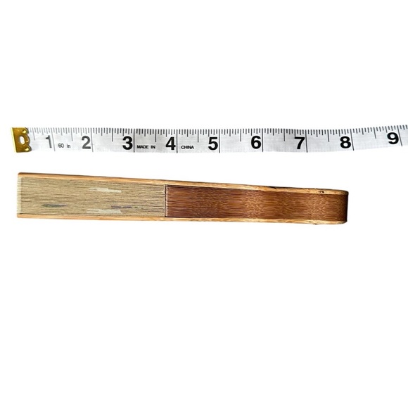 Japanese Folding Fan With Rabbit Design - Picture 4 of 4